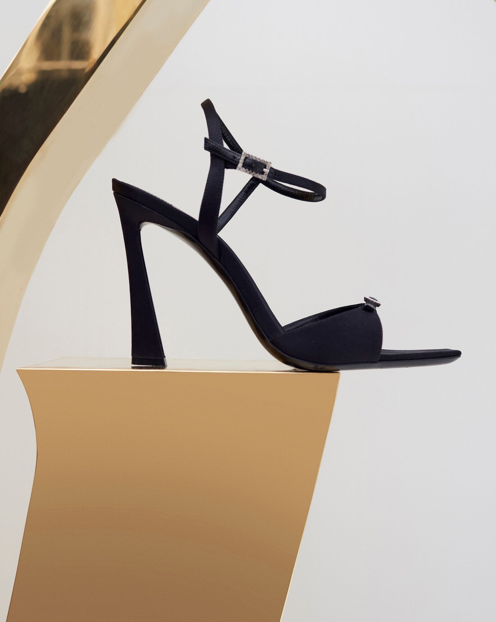 YSL Venue Sandals In Crepe Satin Čierne | 78205-BVEZ