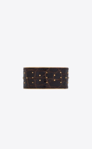 YSL Studded Cuff In Crocodile-embossed Kozene And Metal Tmavo Čokoláda Svetlo Hnede | 69230-VYMT